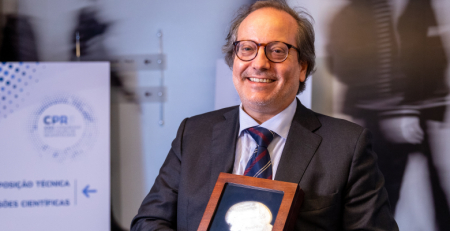Dr. Augusto Faustino recebe prémio Reuméritus 2020