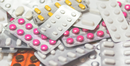 Agência Europeia do Medicamento analisa licença de fármacos para o tratamento da SARS-CoV-2